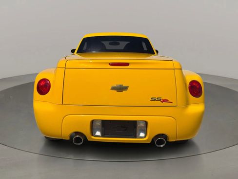Used 2004 Chevrolet SSR w/ Preferred Equipment Group image 11