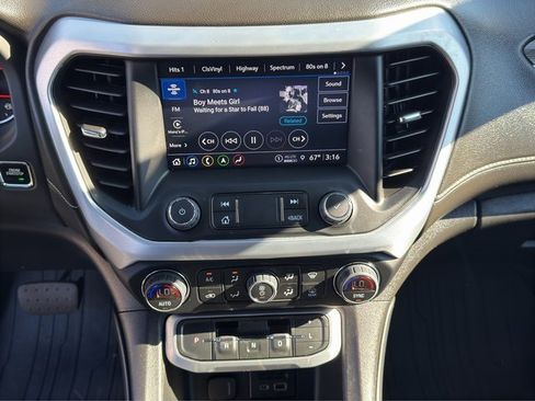 Used 2023 GMC Acadia SLT w/ Technology Package image 19