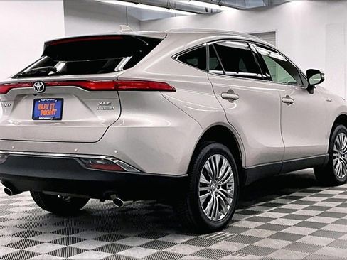 Used 2021 Toyota Venza XLE image 12