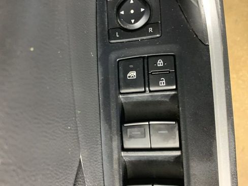 Used 2022 Toyota RAV4 XLE AWD/4WD image 16
