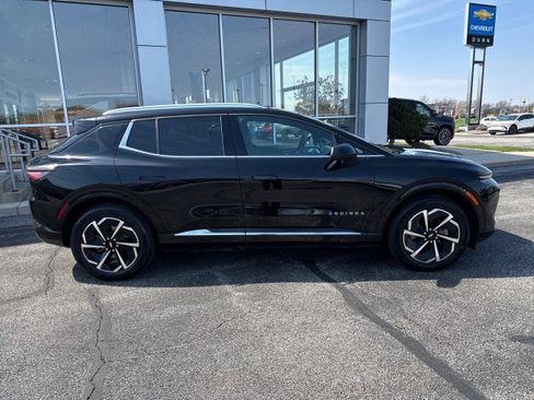 Used 2025 Chevrolet Equinox EV LT w/ Convenience Package image 2