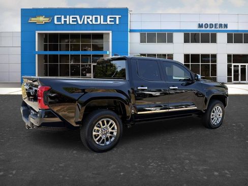 Used 2024 Toyota Tacoma Limited w/ Limited Package (LT) AWD/4WD image 5