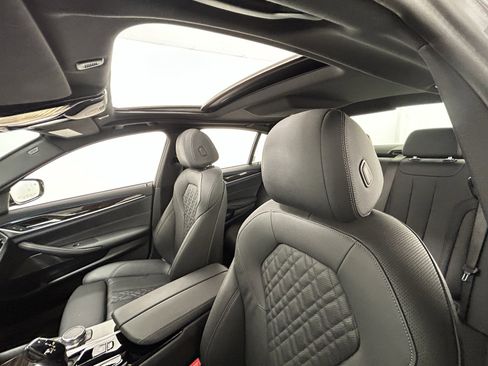 Used 2023 BMW 530e xDrive w/ Premium Package image 30