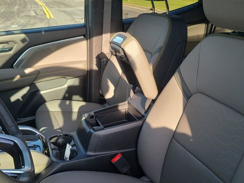 Used 2025 Chevrolet Colorado ZR2 w/ ZR2 Bison Edition AWD/4WD image 19