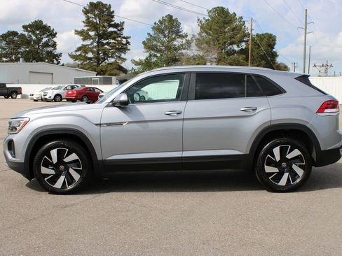 Used 2025 Volkswagen Atlas Cross Sport SE image 3
