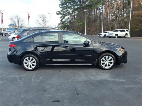 Used 2023 Toyota Corolla LE image 3