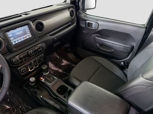 Used 2023 Jeep Gladiator Sport AWD/4WD image 22