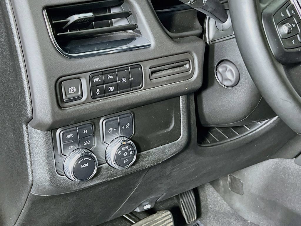 Certified 2023 GMC Yukon XL SLT w/ SLT Luxury Package AWD/4WD image 9