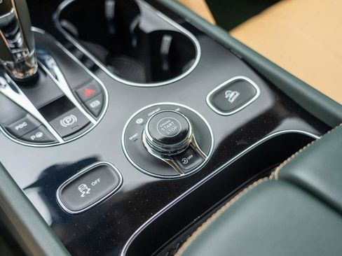 Used 2021 Bentley Bentayga AWD/4WD image 41