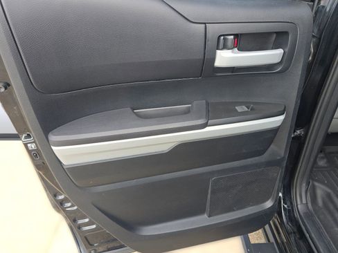 Used 2017 Toyota Tundra SR5 w/ SR5 Upgrade Package image 28