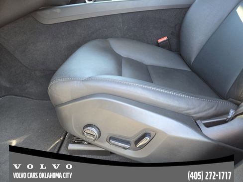 Certified 2025 Volvo XC60 B5 Core image 23