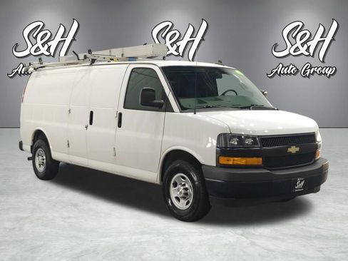 Used 2019 Chevrolet Express 3500 Extended w/ Driver Convenience Package RWD image 2