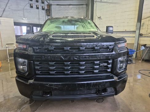 Used 2021 Chevrolet Silverado 2500 Custom w/ Custom Value Package image 2