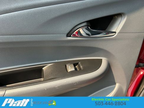 Used 2018 Chevrolet Bolt LT FWD image 32