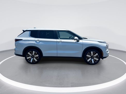 Used 2025 Mitsubishi Outlander AWD image 10