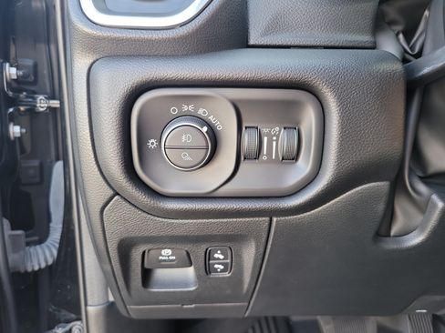 Used 2023 RAM 1500 Laramie AWD/4WD image 30