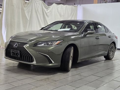 Used 2019 Lexus ES 300h w/ Accessory Package 2 image 12