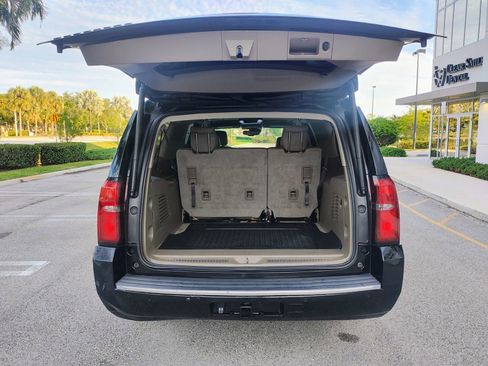 Used 2018 Chevrolet Suburban LT image 21