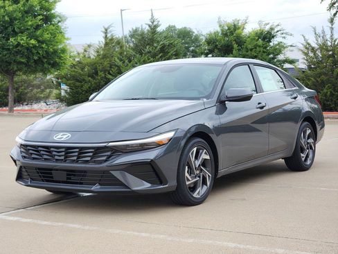New 2026 Hyundai Elantra Limited FWD image 2