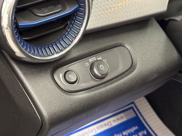 Used 2025 Chevrolet Trax LT w/ Sunroof Package FWD image 18