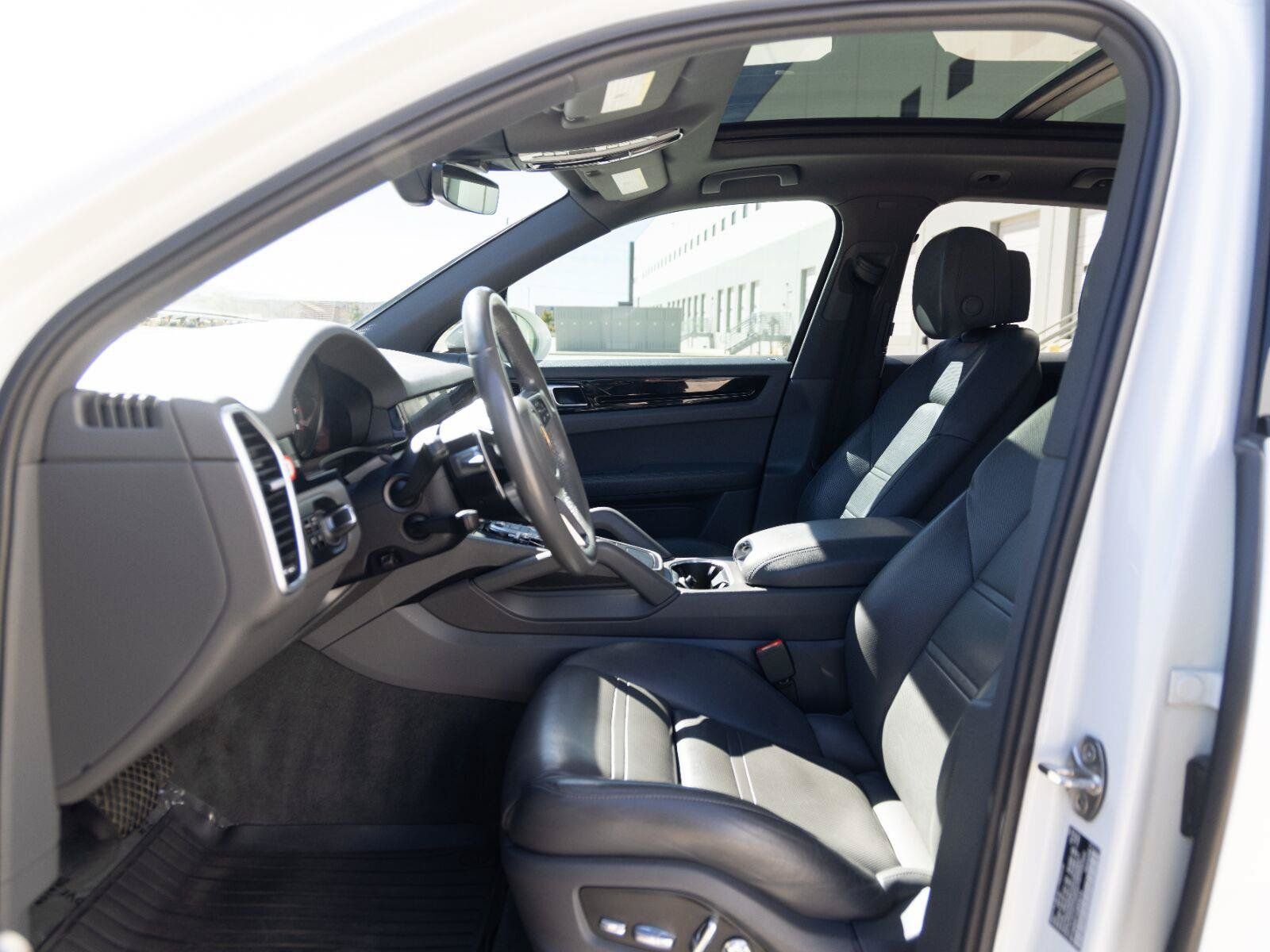 Used 2020 Porsche Cayenne AWD/4WD image 5