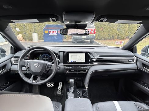 Used 2025 Toyota Camry SE image 15