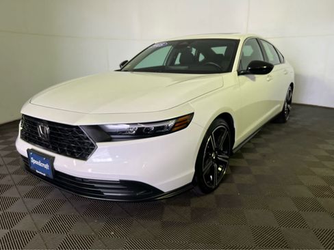Used 2025 Honda Accord Sport image 3