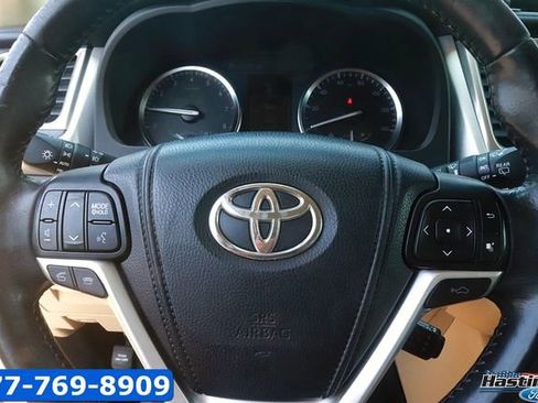 Used 2015 Toyota Highlander Limited w/ Driver Technology Package image 20