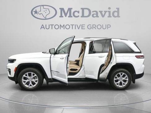 Used 2022 Jeep Grand Cherokee Limited w/ Trailer Tow Prep Group (B) AWD/4WD image 45