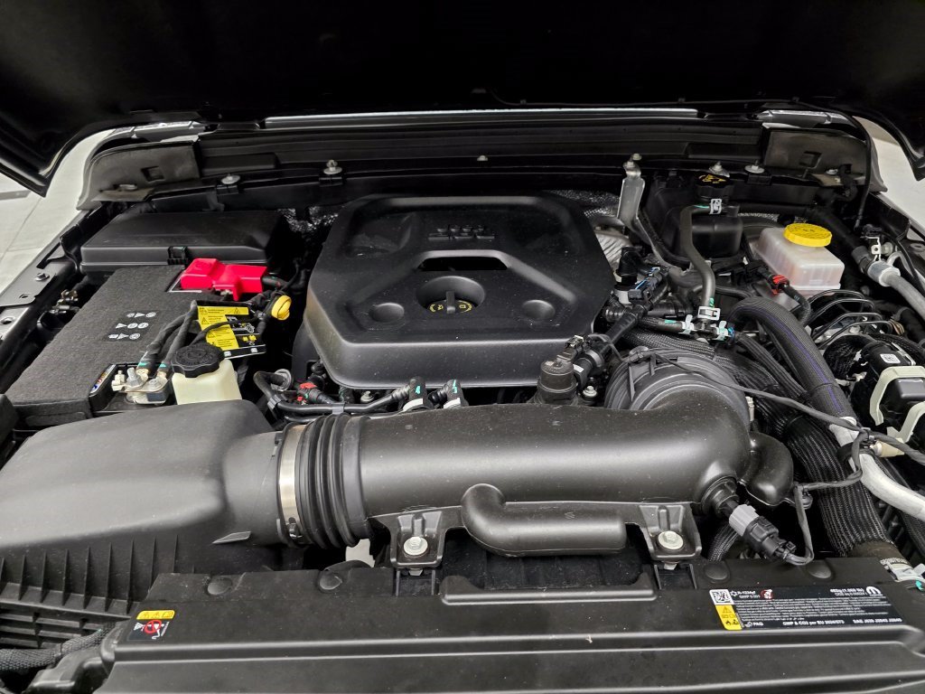 Used 2025 Jeep Wrangler Unlimited Sport AWD/4WD image 11
