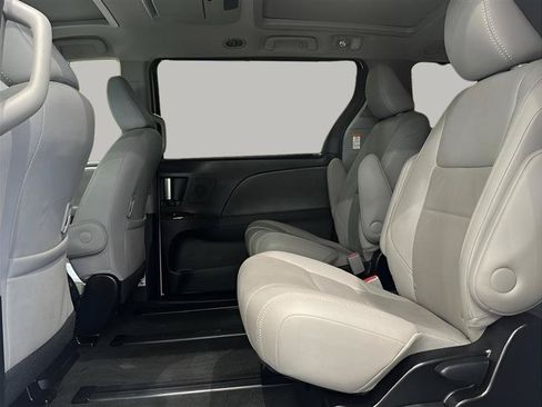 Used 2017 Toyota Sienna Limited Premium AWD/4WD image 19