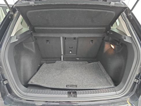 Certified 2022 Volkswagen Taos SE w/ Panoramic Sunroof Package FWD image 12