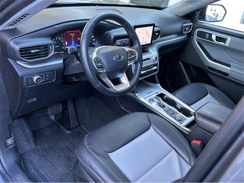 Certified 2022 Ford Explorer XLT w/ Equipment Group 202A image 7