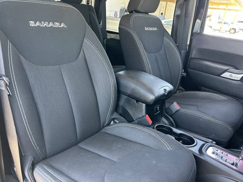 Used 2016 Jeep Wrangler Sahara w/ Connectivity Group AWD/4WD image 11