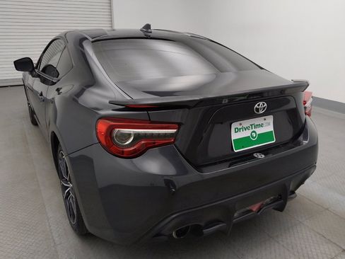 Used 2018 Toyota 86 RWD image 6