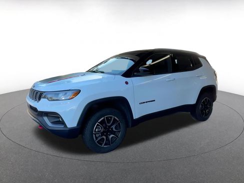 Used 2025 Jeep Compass Trailhawk image 8