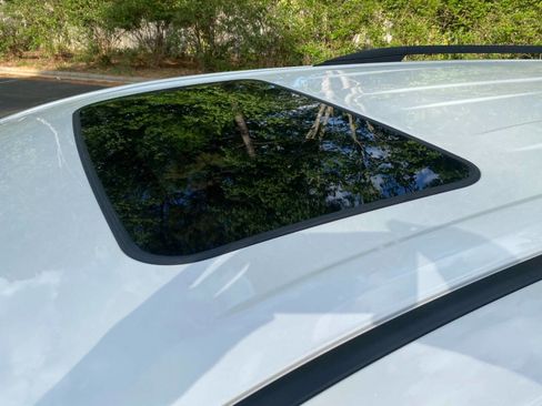 Used 2021 Toyota Sienna XLE image 37