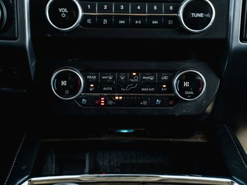 Used 2020 Ford Expedition Platinum image 24