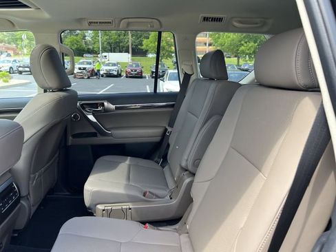 Used 2023 Lexus GX 460 Premium w/ Accessory Package AWD/4WD image 21