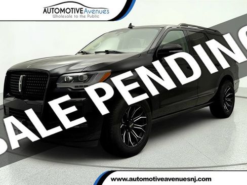 Used 2023 Lincoln Navigator Reserve AWD/4WD image 1