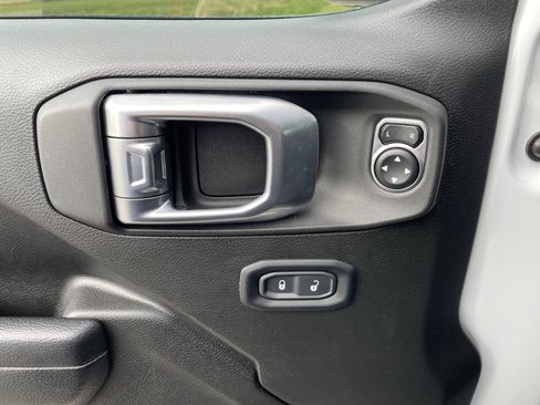 Used 2024 Jeep Wrangler Unlimited Rubicon w/ Convenience Group image 16