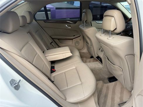 Used 2010 Mercedes-Benz E 350 4MATIC Sedan image 33