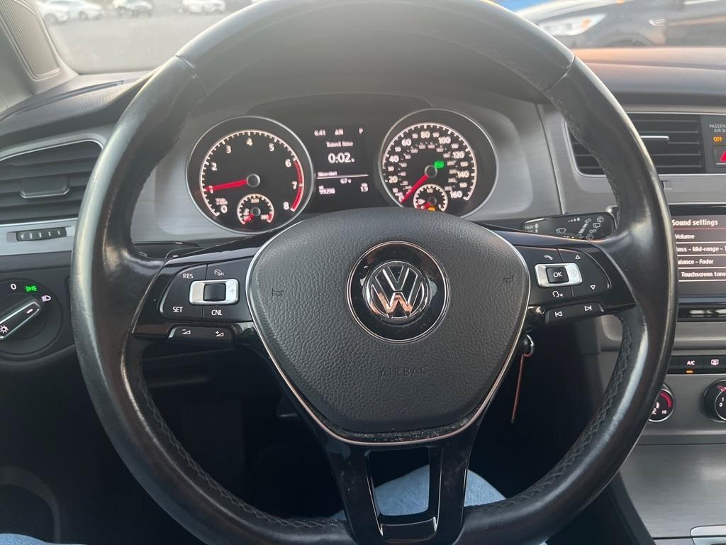 Used 2015 Volkswagen Golf S FWD image 23