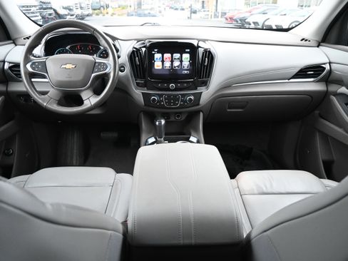 Used 2019 Chevrolet Traverse LT w/ LT Premium Package image 3