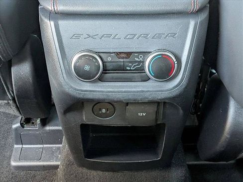 Used 2025 Ford Explorer ST-Line RWD image 17