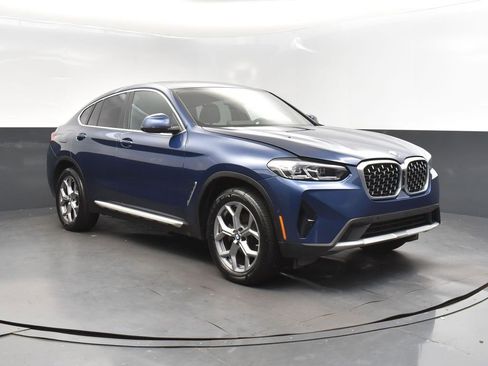 Certified 2025 BMW X4 xDrive30i image 9