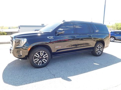 Used 2021 GMC Yukon XL AT4 w/ AT4 Premium Plus Package AWD/4WD image 7