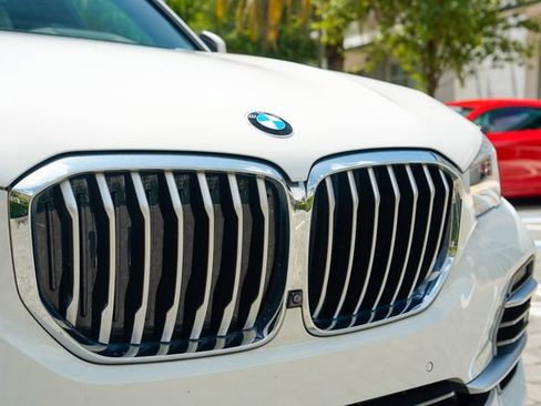 Used 2023 BMW X5 xDrive40i w/ Parking Assistance Package AWD/4WD image 41