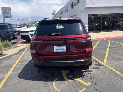 Used 2023 Jeep Grand Cherokee Altitude AWD/4WD image 7