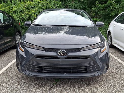 Used 2025 Toyota Corolla LE FWD image 2